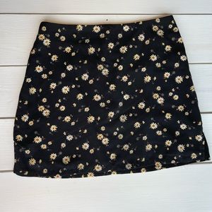 FOREVER 21 Black Floral Mini Skirt Size Small